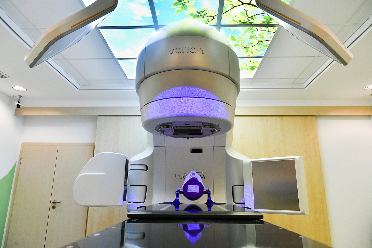 New linear accelerator at Helios Hospital Wuppertal: even more precise, even more convenient